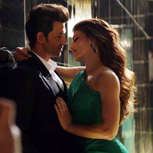 hrithik roshan and jacqueline doing dance performance