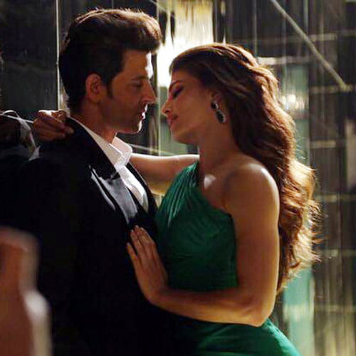hrithik roshan and jacqueline doing dance performance