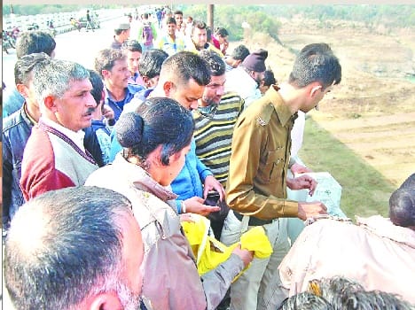 women jump from alli khud bridge, search operation started