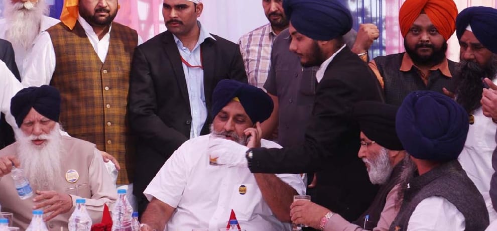 Know whod demanded to sukhbir badal for his mobile number