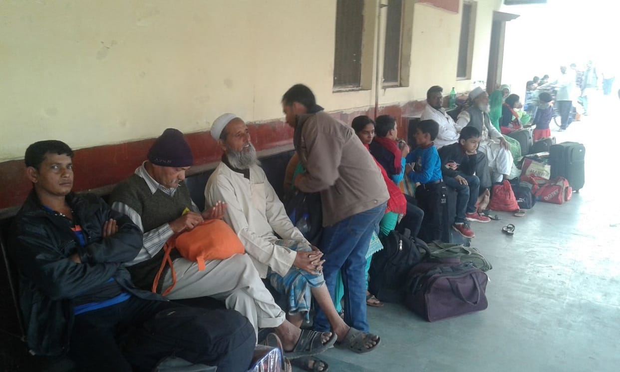 Sadbhawna express arrived 16 hours late at Akbarpur