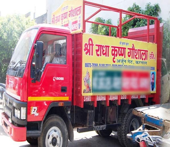 unqiue work in between noteban, give 500 and 1000 rupee note and get fresh cow milk