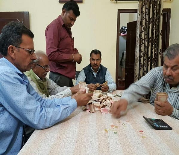 unqiue work in between noteban, give 500 and 1000 rupee note and get fresh cow milk