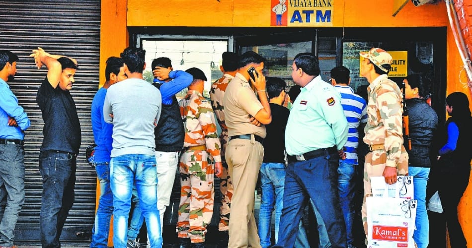 shortage of 100 rupee notes in tricity,