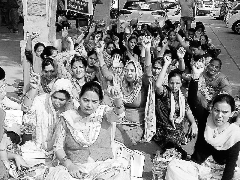  Rajindera hospital, nurses picket, demanding regular, Patiala