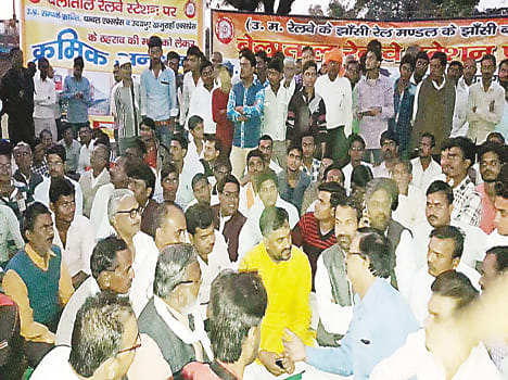 Express trains stop to pause Markets