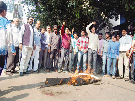 traders burnt effigies against  Raids 