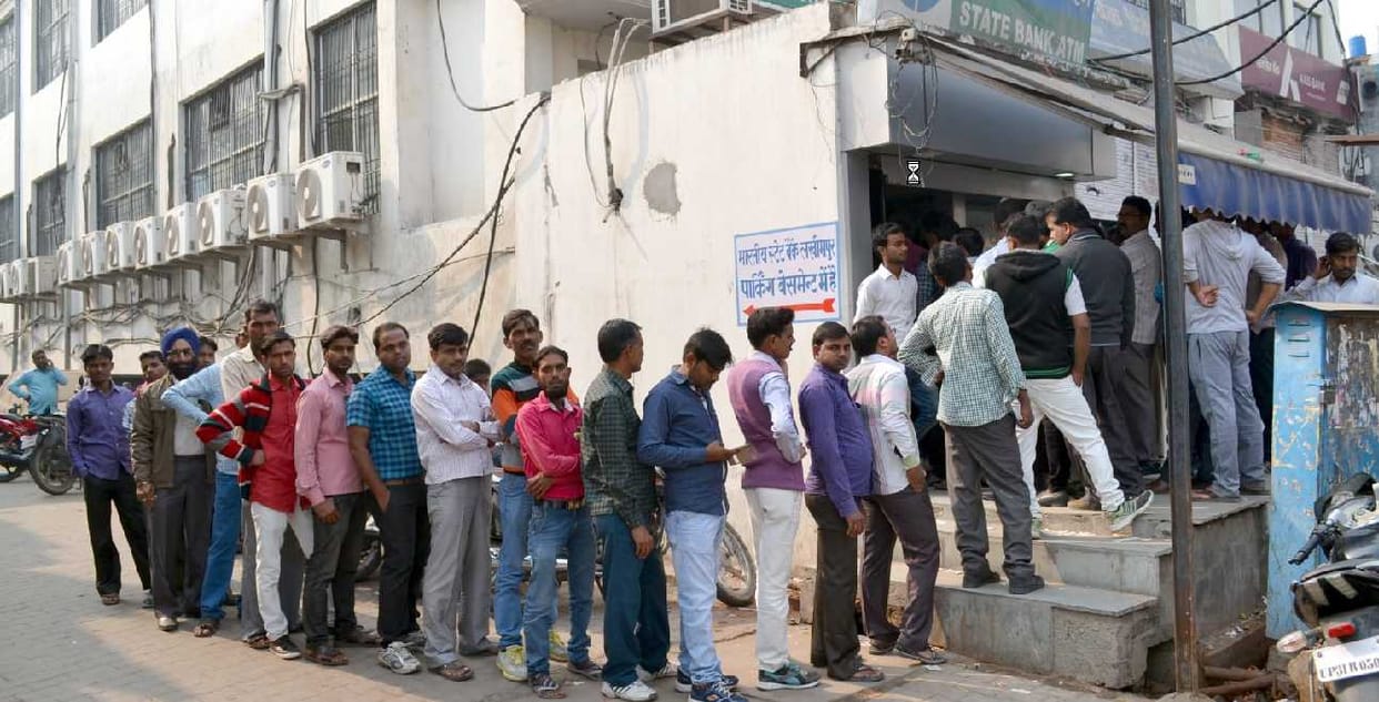 Sunday also people rush to withdraw money