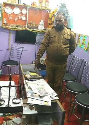 Women gang robbed a jewelery shop