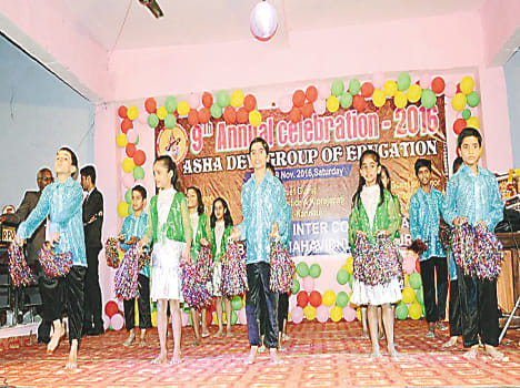 Little children scattered in patriotic colors