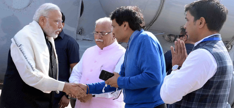 Modi arrived at the camp after the train collision, lamented be addressed