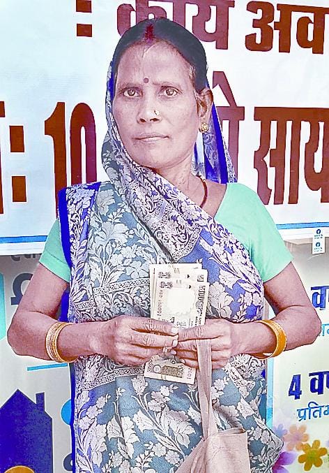 AGM shows mercy exchanging money of a woman