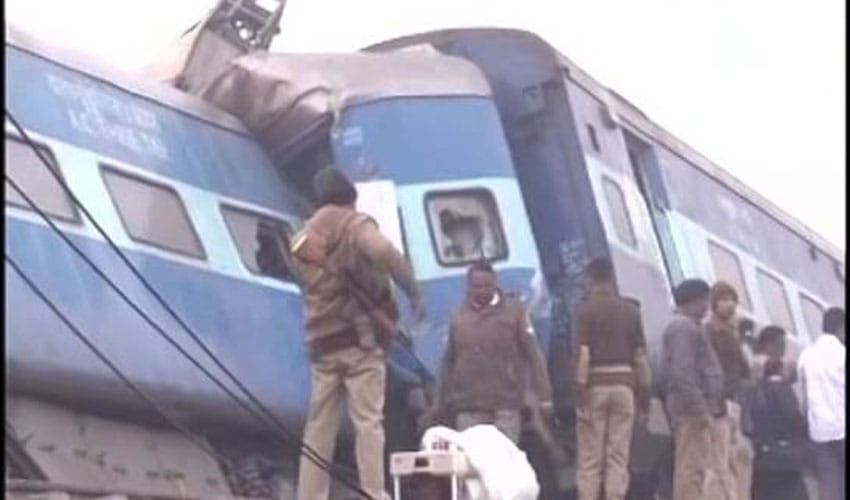 indore patna express derailed near kanpur 45 dead