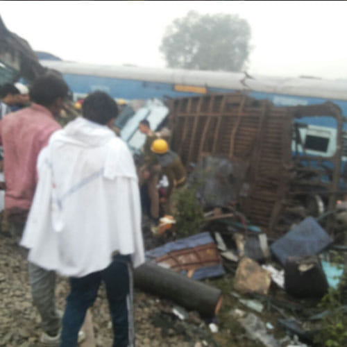 indore patna express derailed near kanpur 45 dead