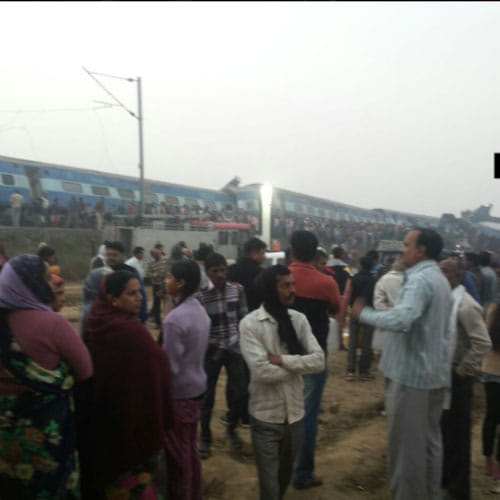 indore patna express derailed near kanpur 45 dead