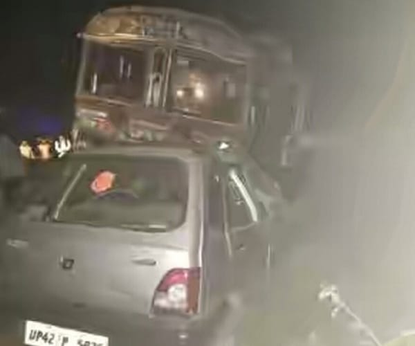 four people died in an accident in faizabad.