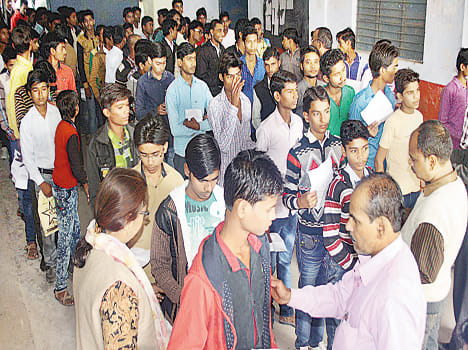 748 meritorious students took Atul Maheshwari scholarship exams 