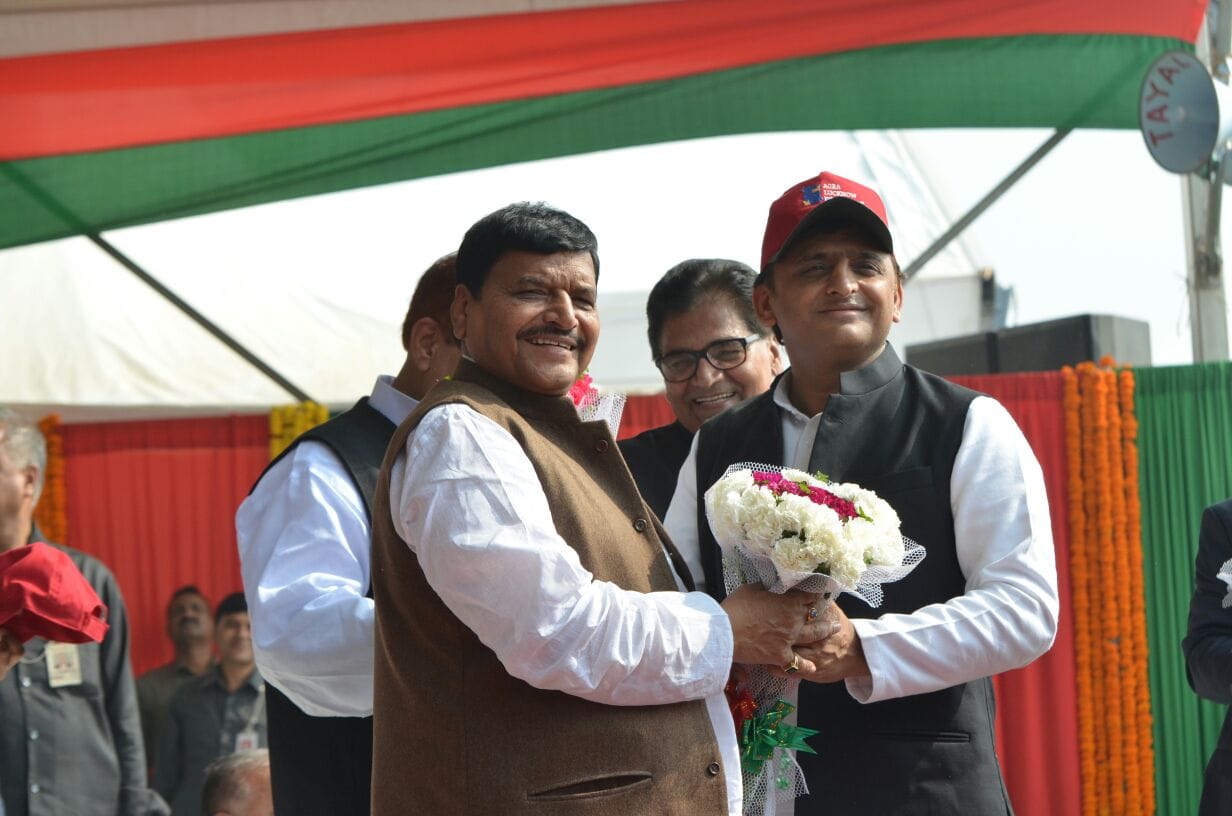 up cm akhilesh yadav reaches expressway on samajwadi rath
