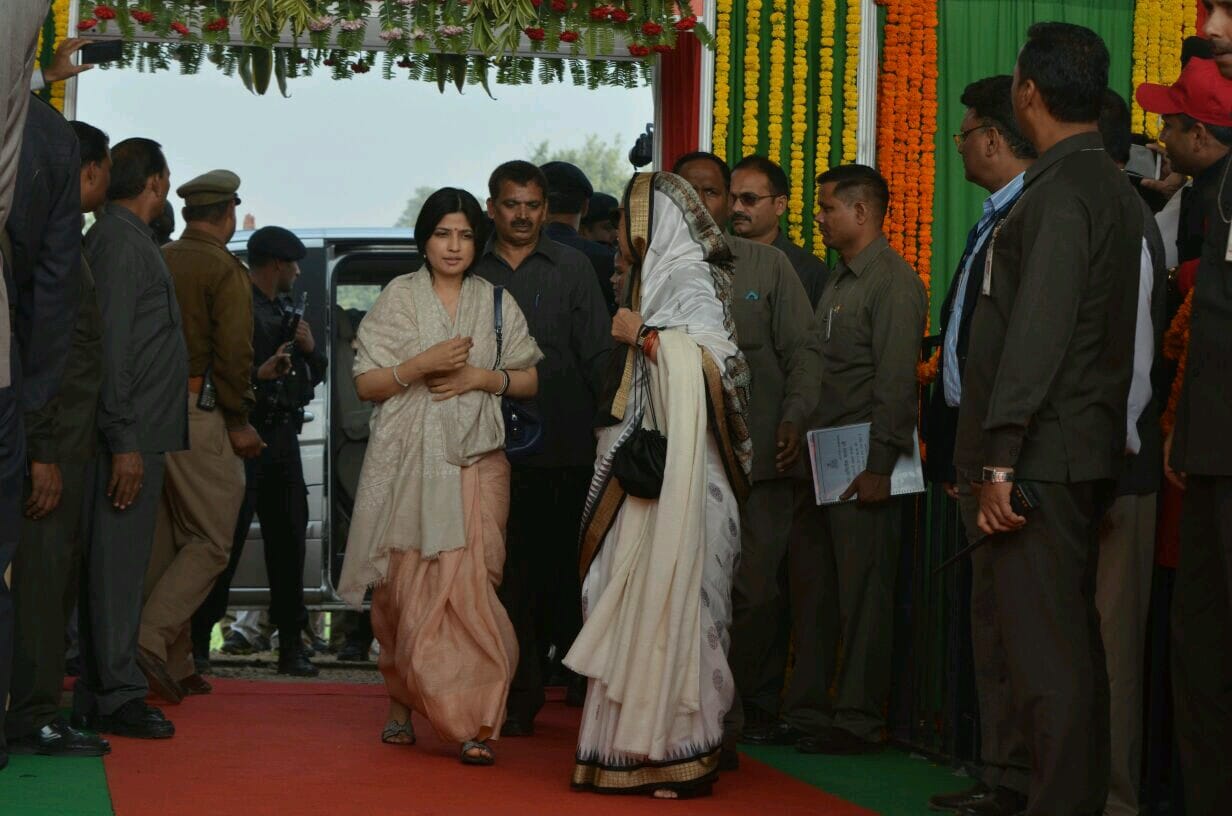 up cm akhilesh yadav reaches expressway on samajwadi rath