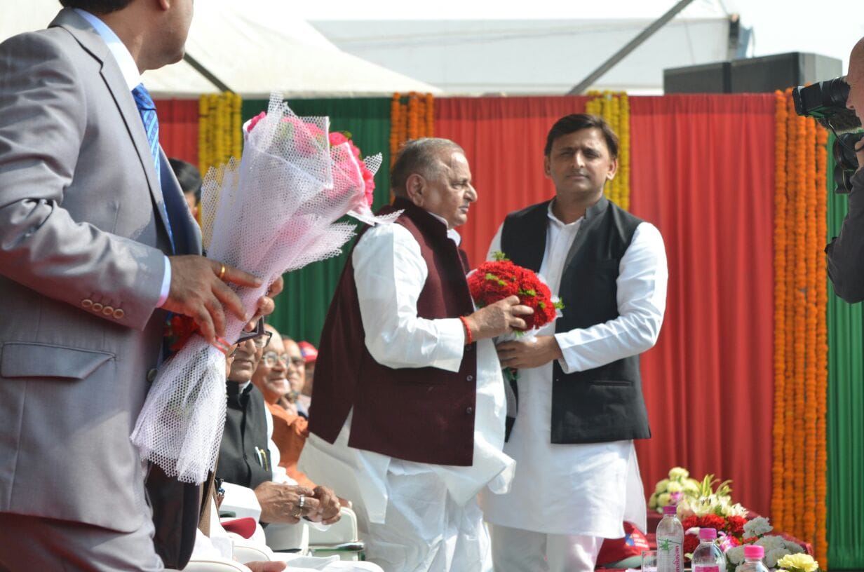 yadav clan seen together after family clash in express way inauguration