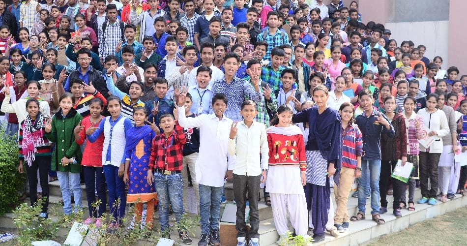 scholarships will be increased for the students of class 9 and 10
