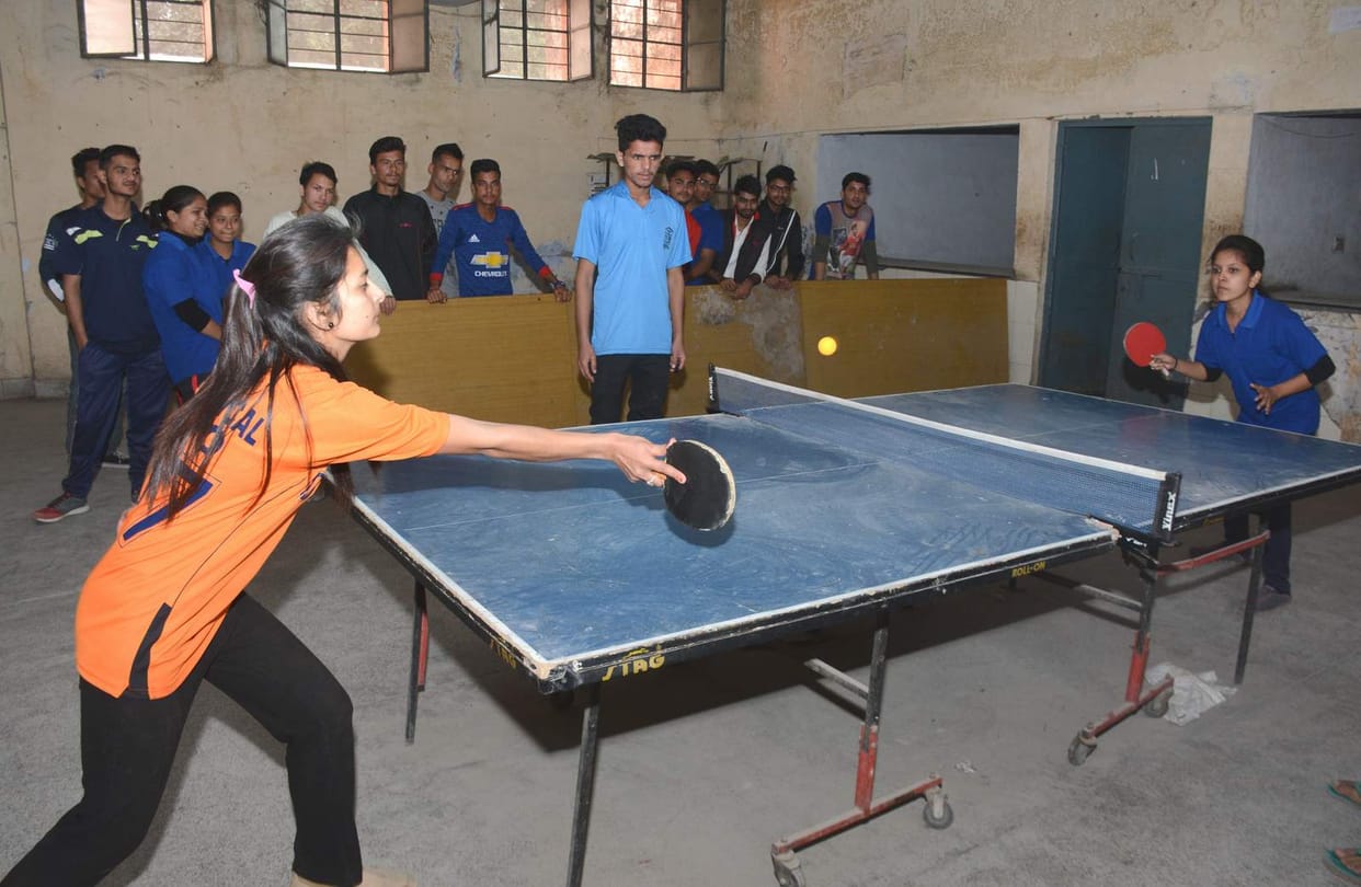 civil and electrical team won girls badminton champianship