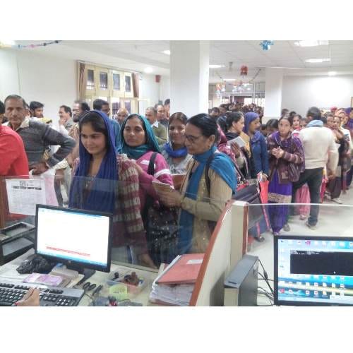Demonetisation: Woman collapsed after waiting for hours in a cash queue at PNB Branch
