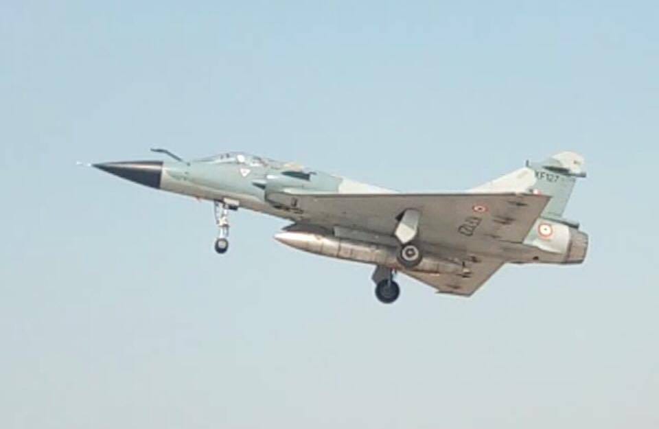 fighter plane show on lucknow agra expressway 