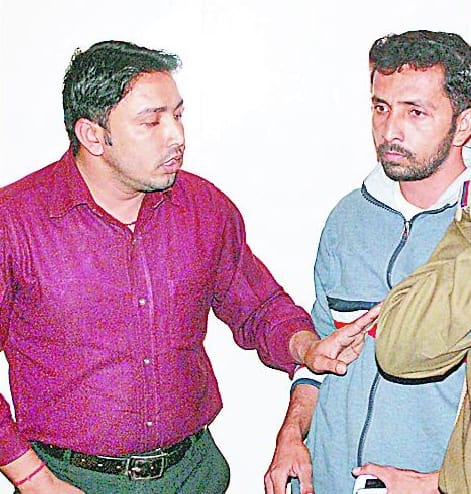 Aechchik Bureau returning from two sides together Bhideh