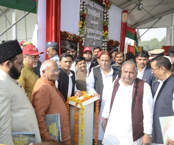 mulayam singh yadav criticizes chief minister akhilesh yadav.