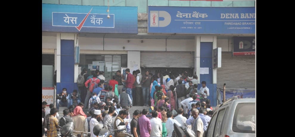despite of long queues no cash in banks