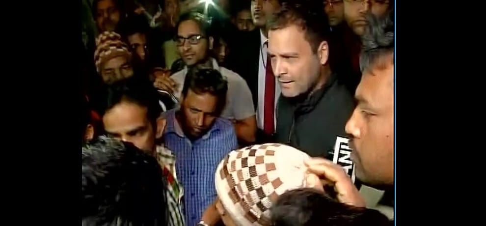 Rahul Gandhi meets people outside ATM in Delhi, ask them about problems due to demonetization