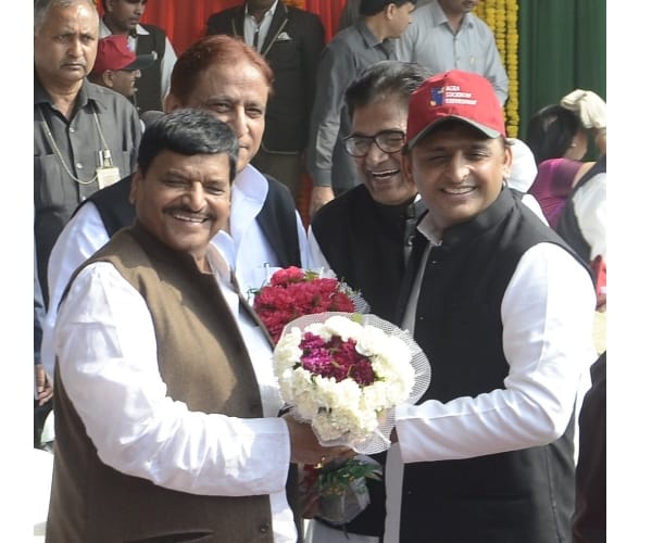  shivpal and ramgopal yadav in agra lucknow express way inaugration.