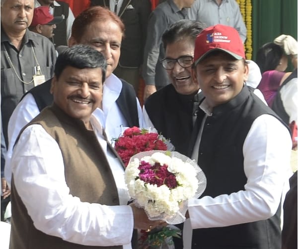 shivpal and ramgopal yadav in agra lucknow express way inaugration.