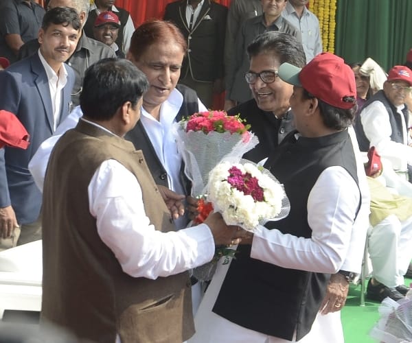  shivpal and ramgopal yadav in agra lucknow express way inaugration.