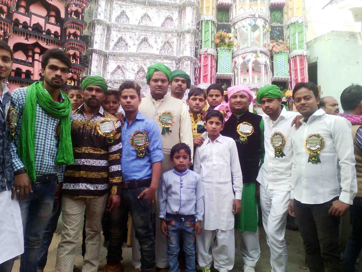 gamageen mahaul mein supurd-e-khaak kie taajiye