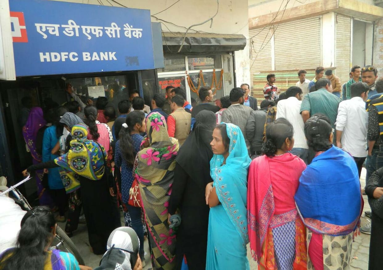 The bank fell into the crowd girl was unconscious