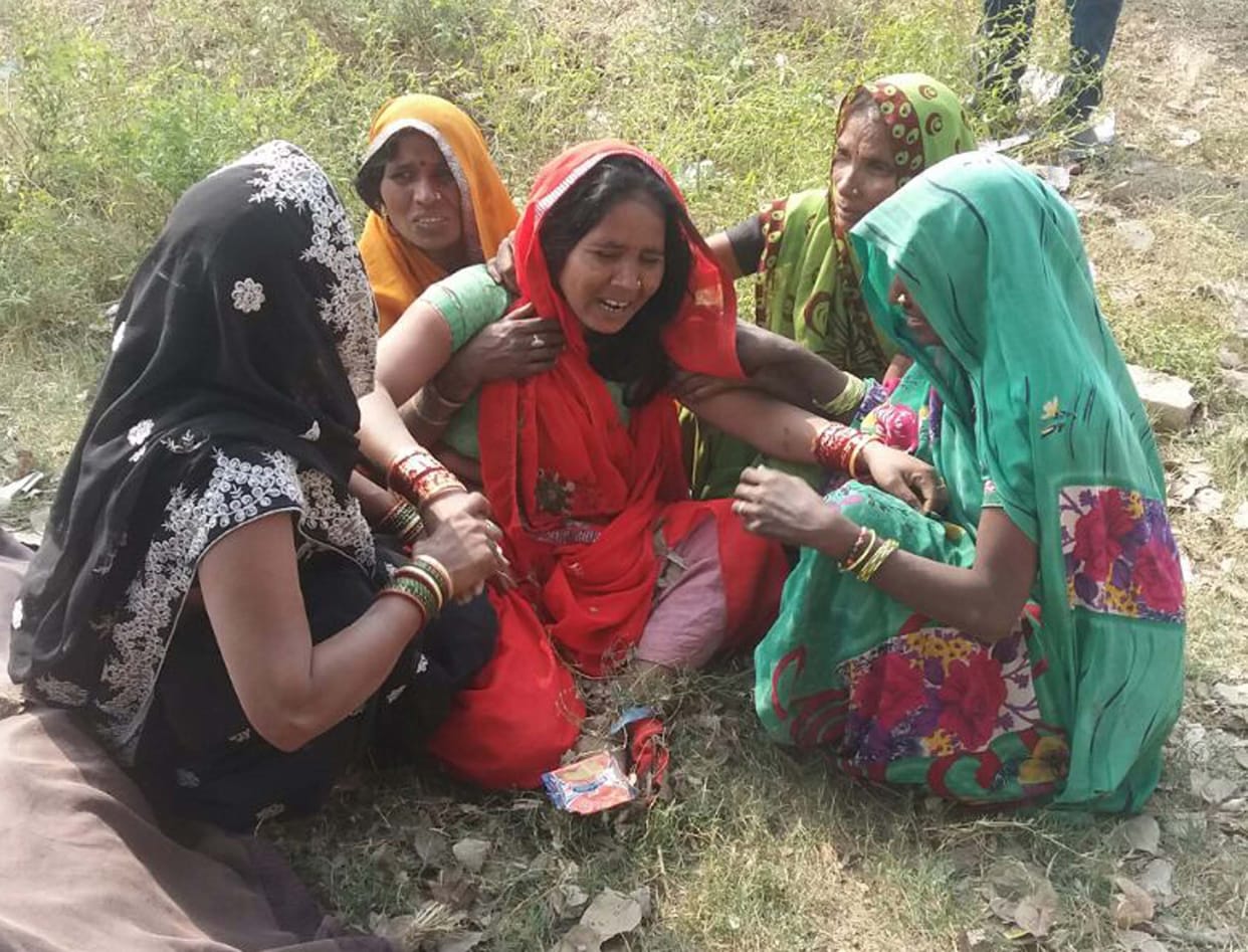 Thrown on the railway track student killed