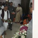 राम नरेश यादव को श्रद्धांजलि देने पहुंचे मुलायम