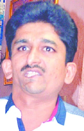 Businessman in panic, flee preparations