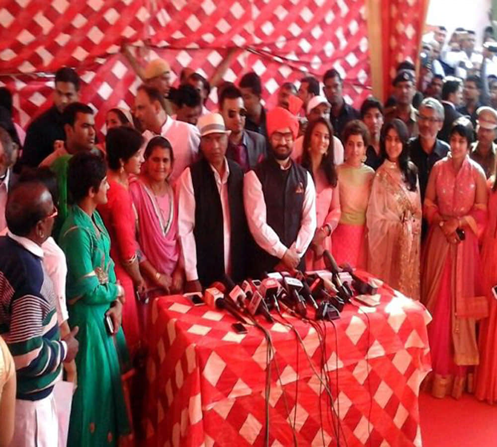 geeta-phogat-refused-to-accept-aamir-khan-gift