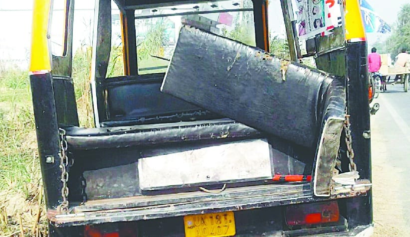  Three-wheeler full of passengers reflex, a death, seven injured 