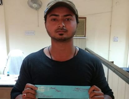 peoples facing money problems due to currency ban