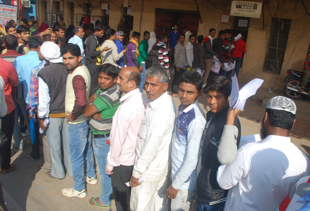 Patience was broken, the commotion outside bank