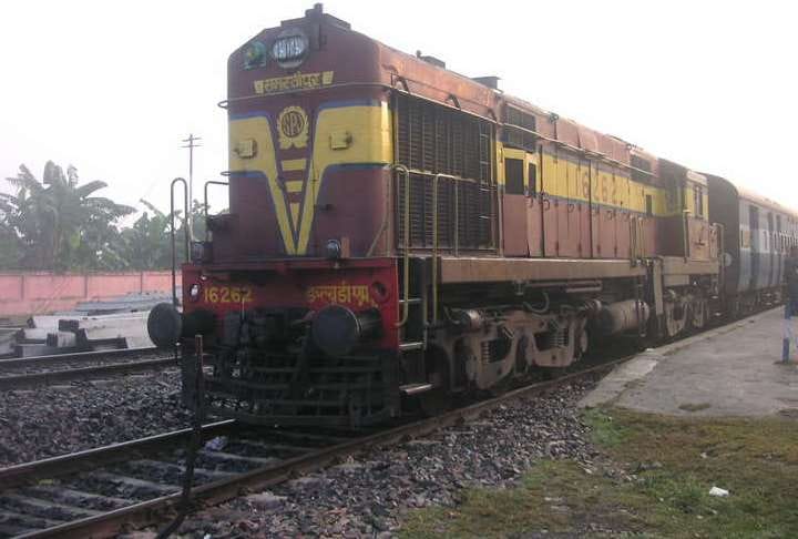 rail engine fail at etawah