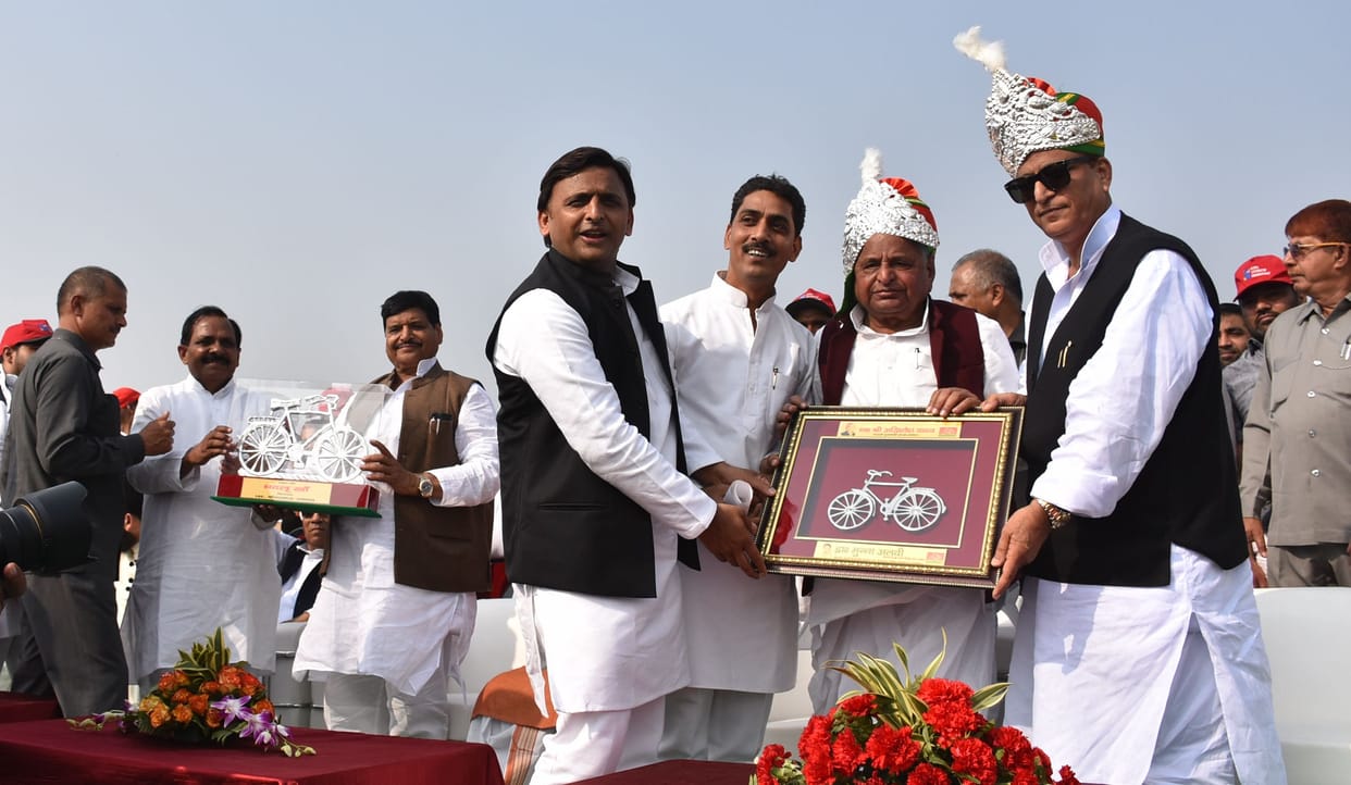 akhilesh and shivpal battle in sp