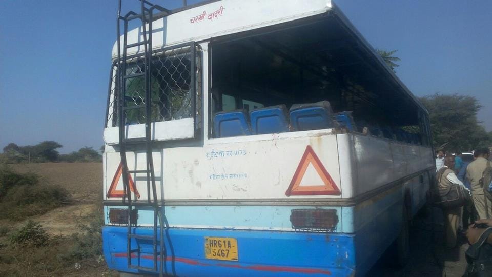 canter hit four vehicles on delhi highway in charkhidadri, four people killed on the spot