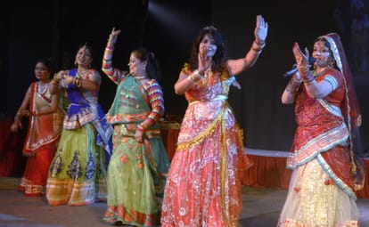  kusum verma and her team sang 65 folk songs in 6 hours