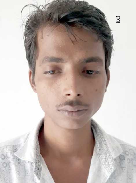 Hawker banging cash looted