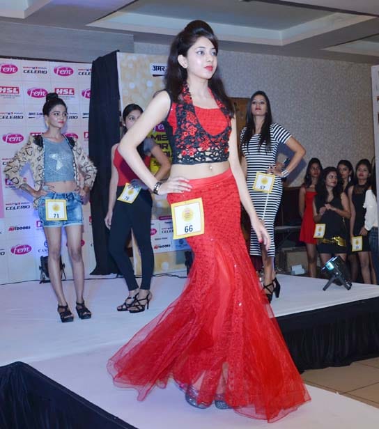 watch photo gallery of glamorous models